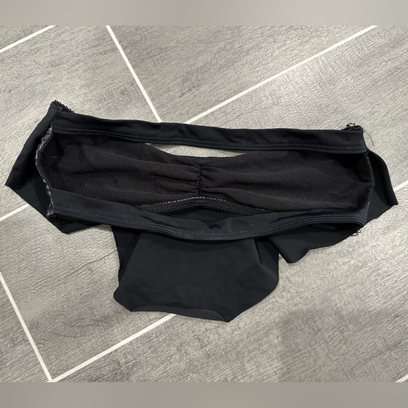 Brandy Melville Bandeau Swimsuit Top with Ruffle Layer and Sweetheart Neckline - Picture 3 of 5